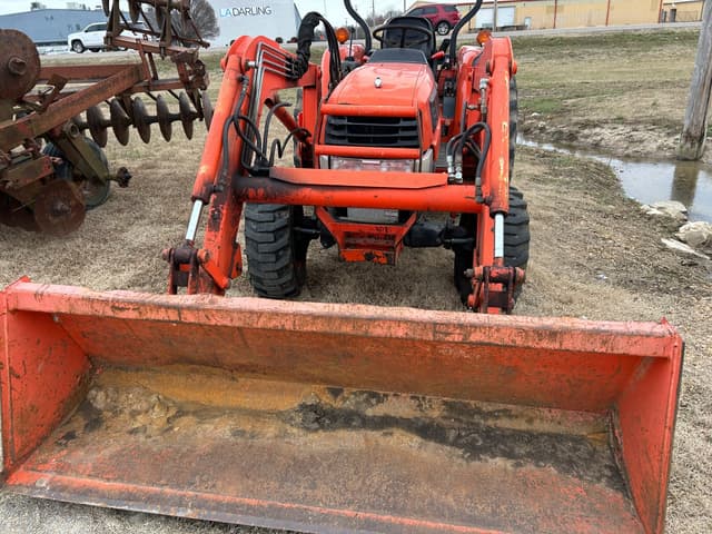 Image of Kubota L3830 equipment image 1