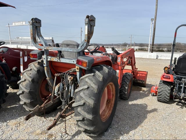 Image of Kubota L3830 equipment image 2