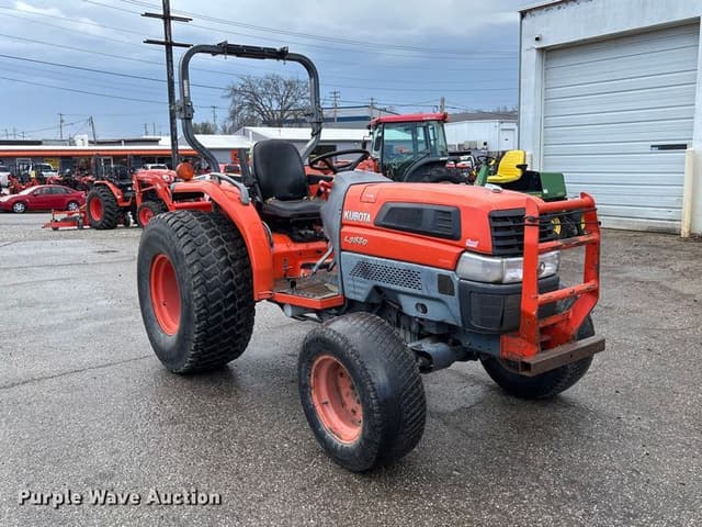 Image of Kubota L3830 equipment image 2
