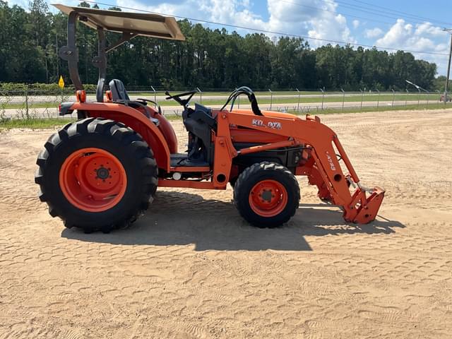 Image of Kubota L3830 equipment image 3