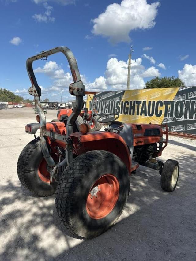 Image of Kubota L3830 equipment image 3