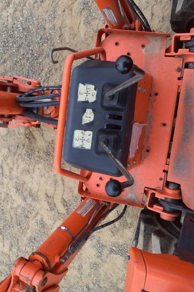 Image of Kubota L39 equipment image 4