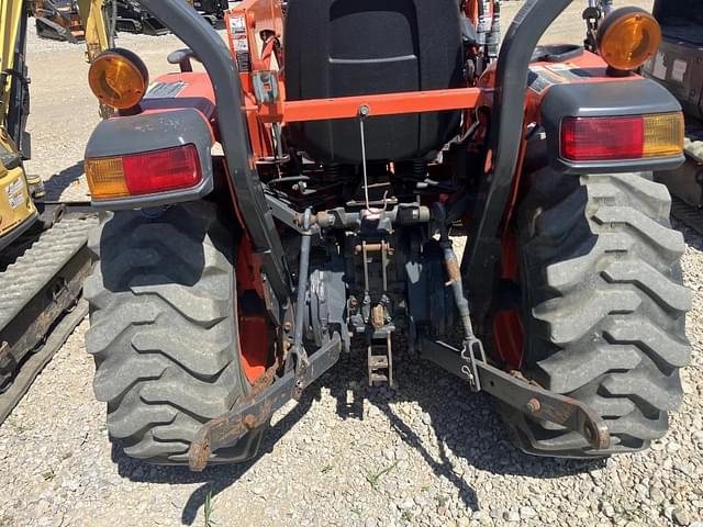 Image of Kubota L3901 equipment image 4