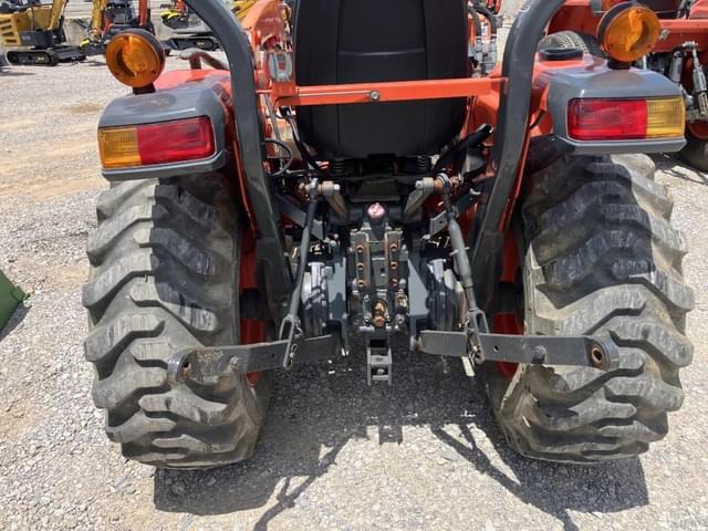 Image of Kubota L3901 equipment image 4