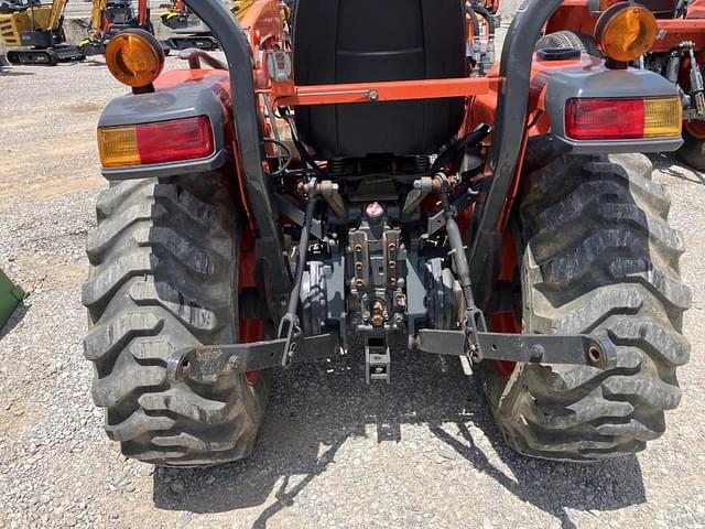 Image of Kubota L3901 equipment image 4