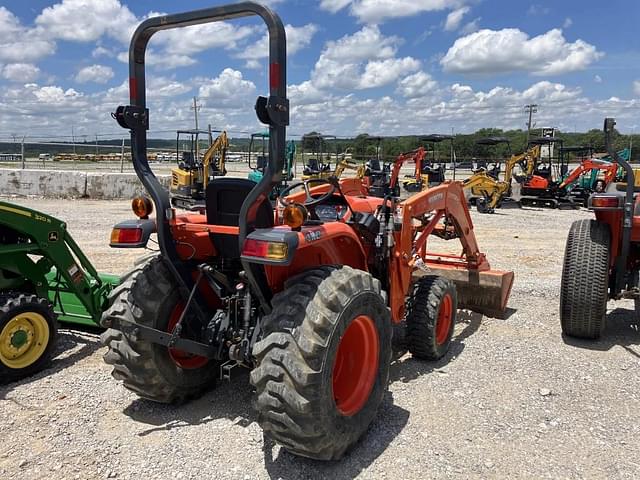 Image of Kubota L3901 equipment image 2