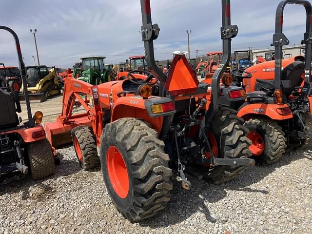 Image of Kubota L3901 equipment image 3