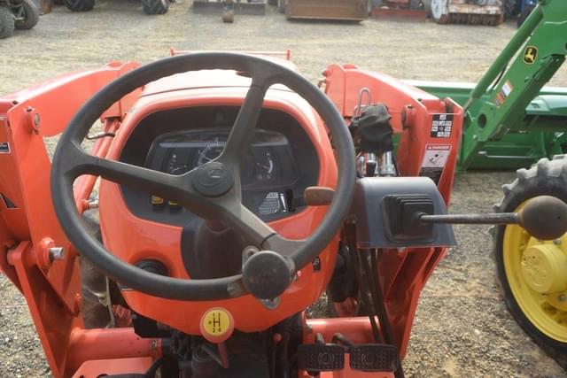 Image of Kubota L3901 equipment image 4