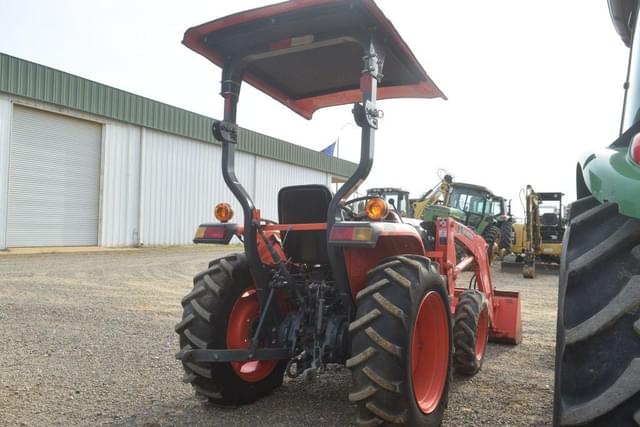 Image of Kubota L3901 equipment image 2
