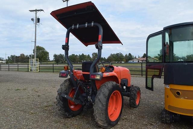 Image of Kubota L3901 equipment image 2