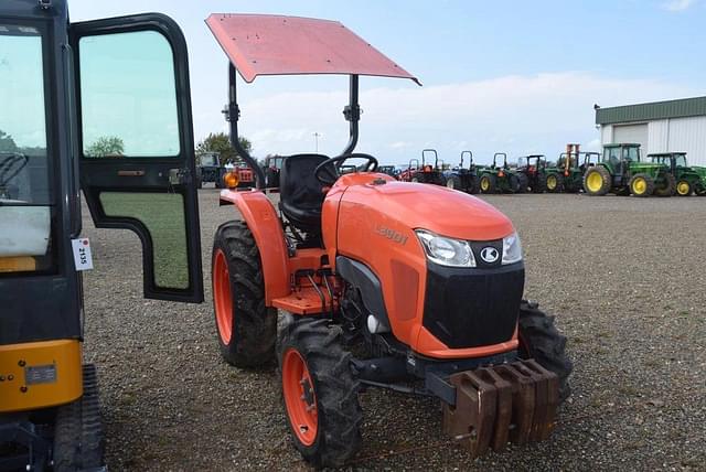 Image of Kubota L3901 equipment image 3