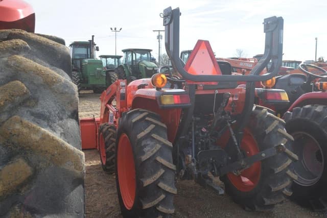 Image of Kubota L3901 equipment image 2