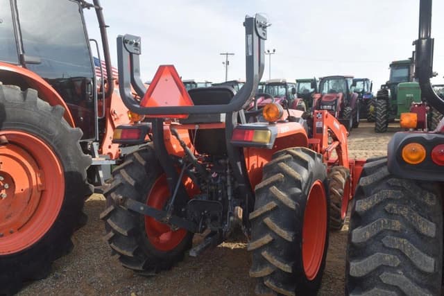 Image of Kubota L3901 equipment image 3