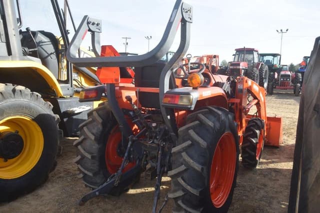 Image of Kubota L3901 equipment image 3
