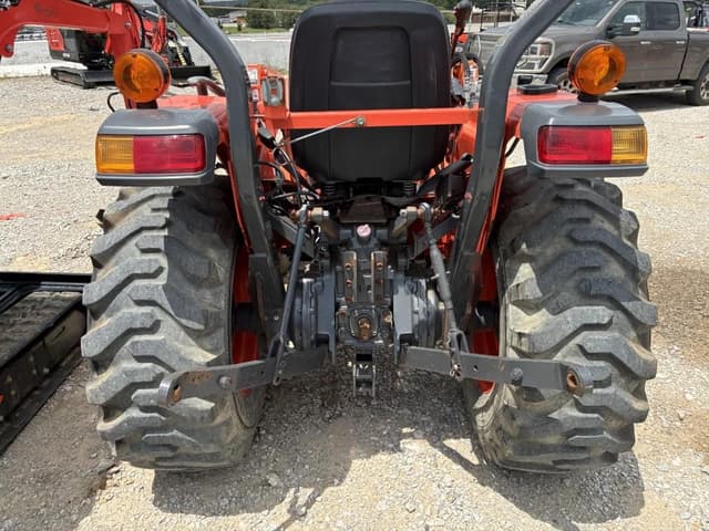 Image of Kubota L3901 equipment image 4