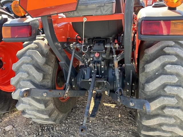 Image of Kubota L3901 equipment image 4