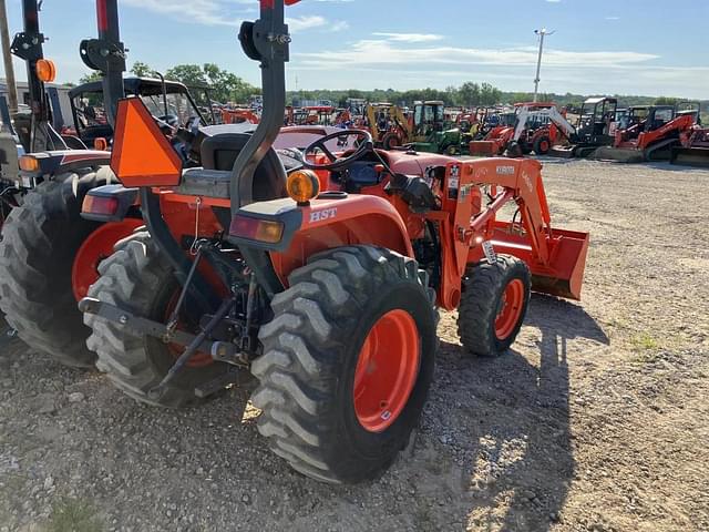 Image of Kubota L3901 equipment image 2