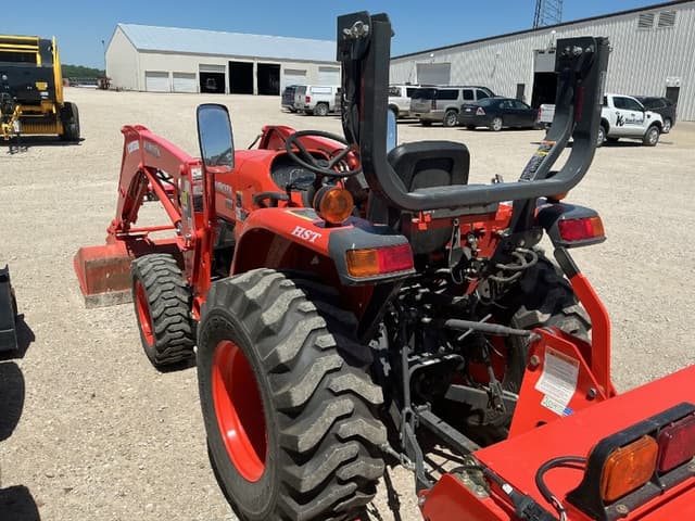Image of Kubota L3901 equipment image 3