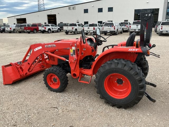 Image of Kubota L3901 equipment image 3