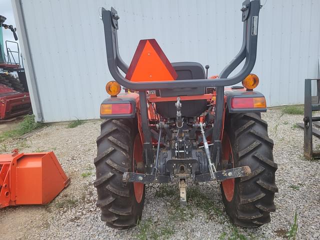 Image of Kubota L3901 equipment image 3