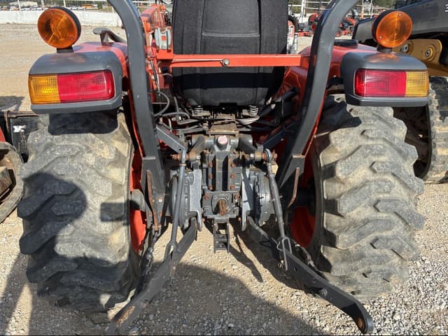 Image of Kubota L3901 equipment image 4