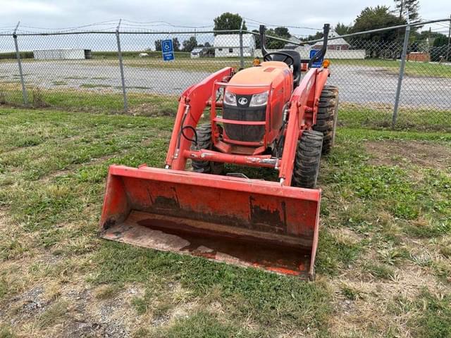 Image of Kubota L3901 equipment image 2