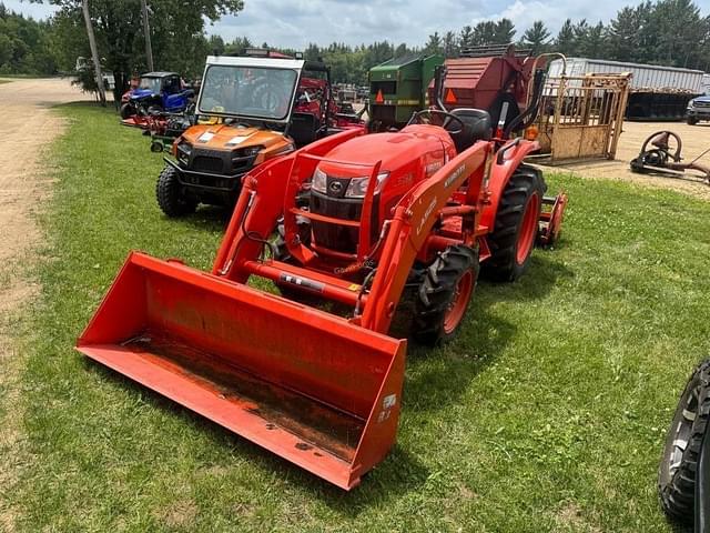 Image of Kubota L3901D equipment image 3