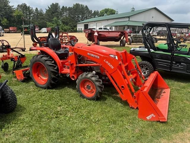 Image of Kubota L3901D equipment image 1
