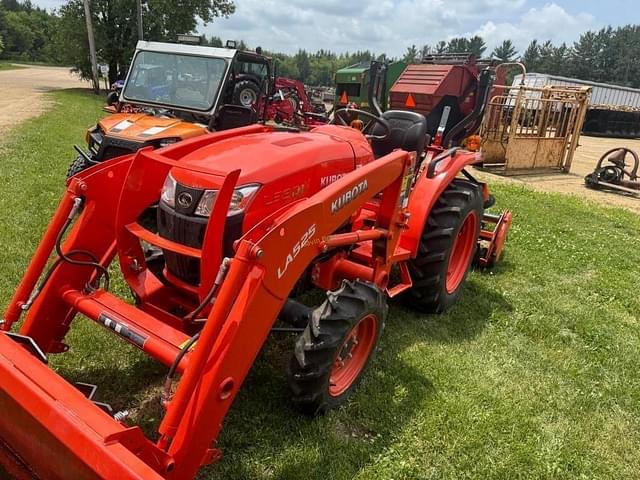 Image of Kubota L3901D equipment image 4