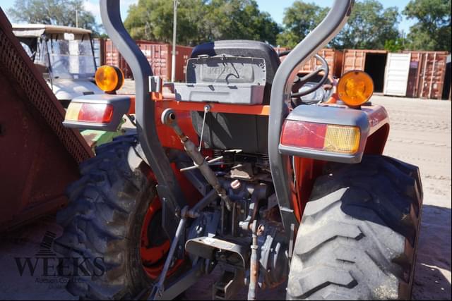 Image of Kubota L3901 equipment image 4