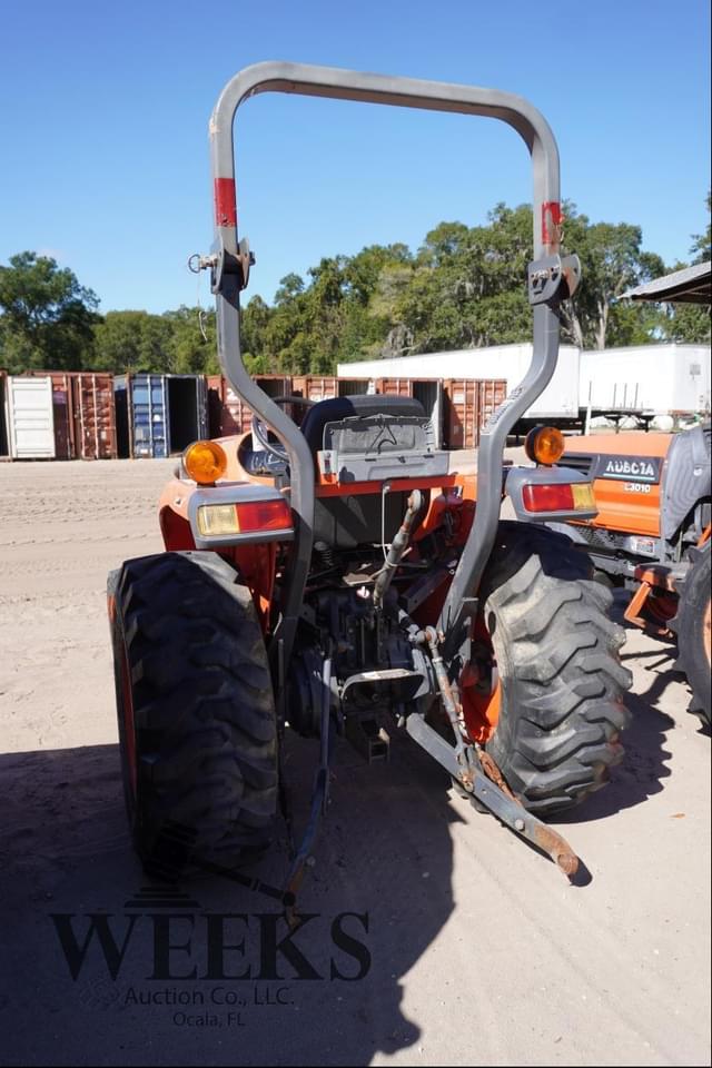 Image of Kubota L3901 equipment image 2