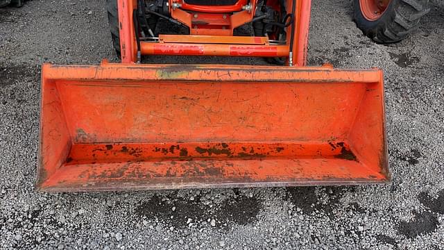 Image of Kubota L3901 equipment image 3