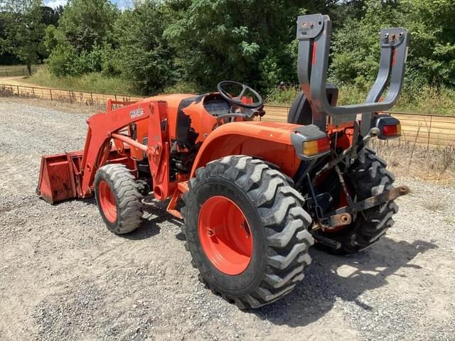 Image of Kubota L3901 equipment image 4