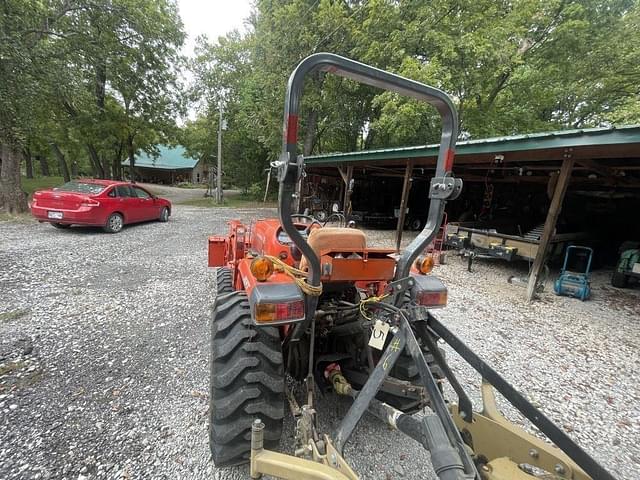 Image of Kubota L3901 equipment image 2