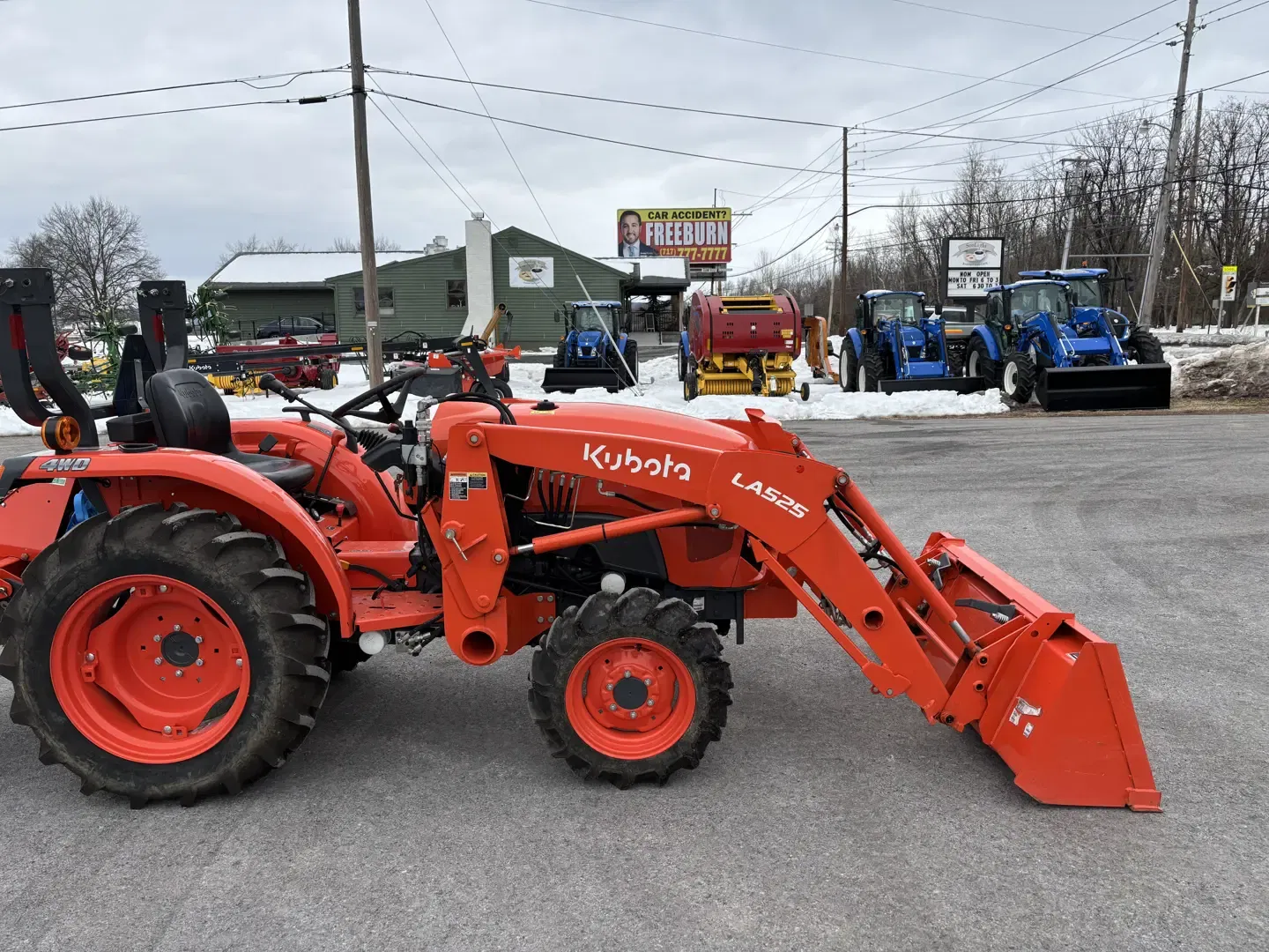 Kubota L3901D Equipment Image0