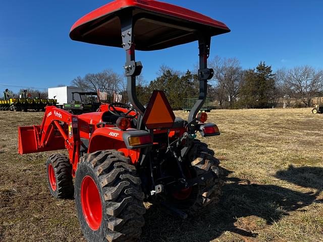 Image of Kubota L3901D equipment image 3