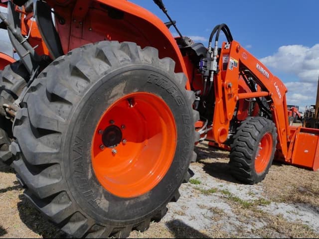 Image of Kubota L3901D equipment image 2