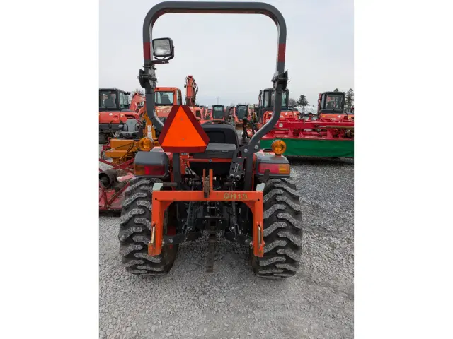 Image of Kubota L3901D equipment image 3
