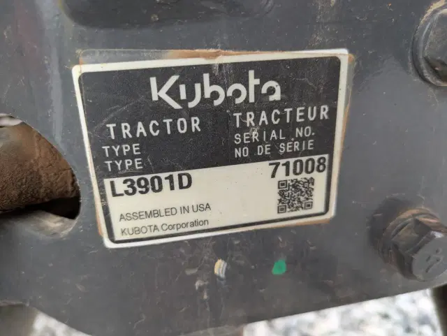 Image of Kubota L3901D equipment image 2