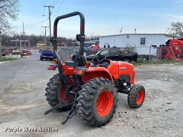 Image of Kubota L3901D equipment image 4