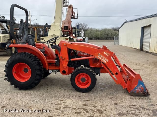 Image of Kubota L3901D equipment image 3