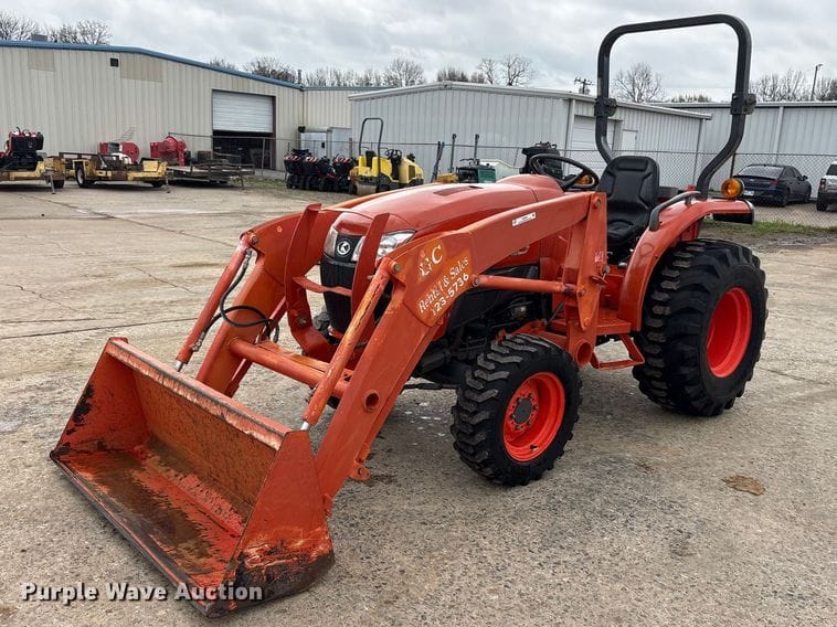 Kubota L3901D Equipment Image0