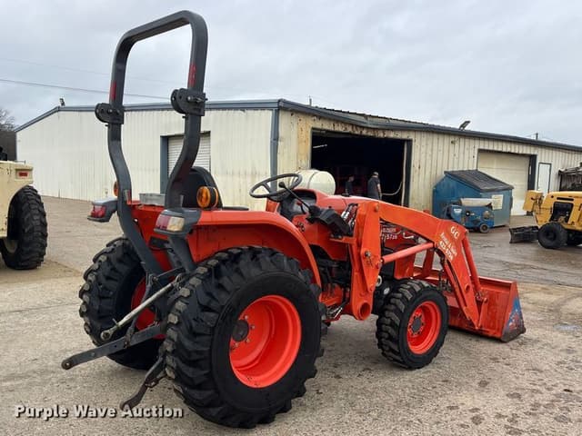Image of Kubota L3901D equipment image 4