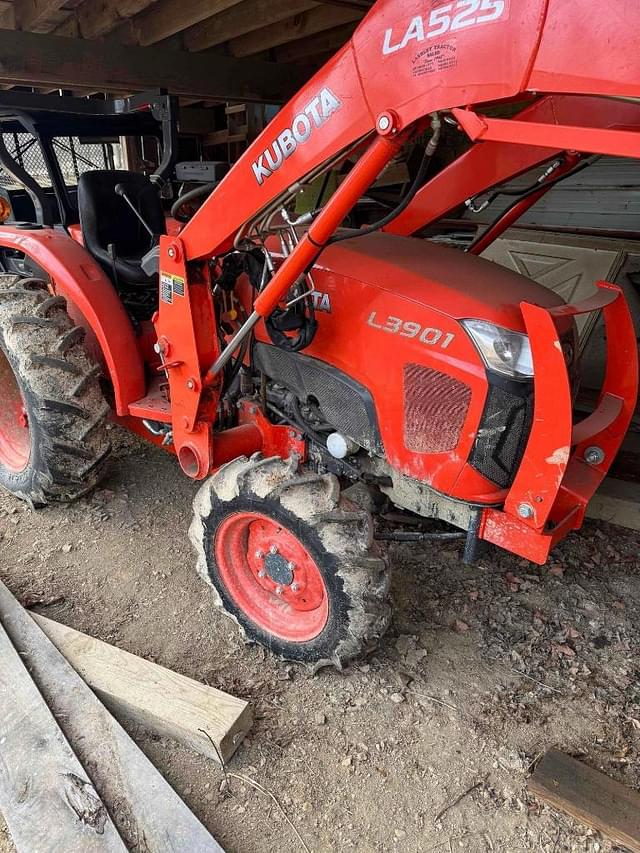 Image of Kubota L3901D equipment image 1