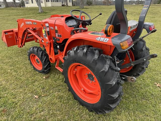 Image of Kubota L3901 equipment image 4