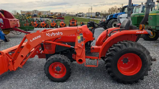 Image of Kubota L3901HST equipment image 3