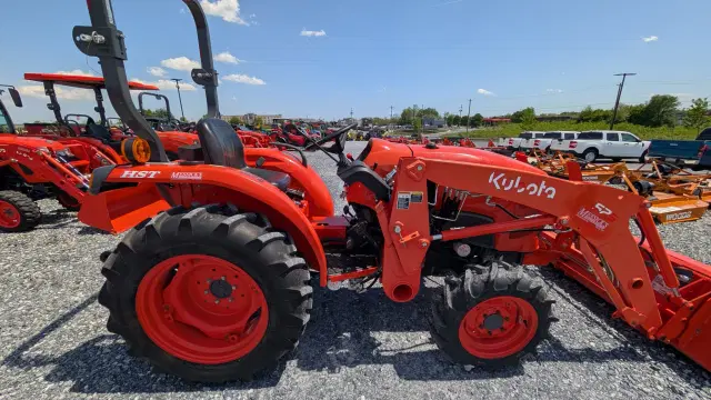 Image of Kubota L3901HST equipment image 3