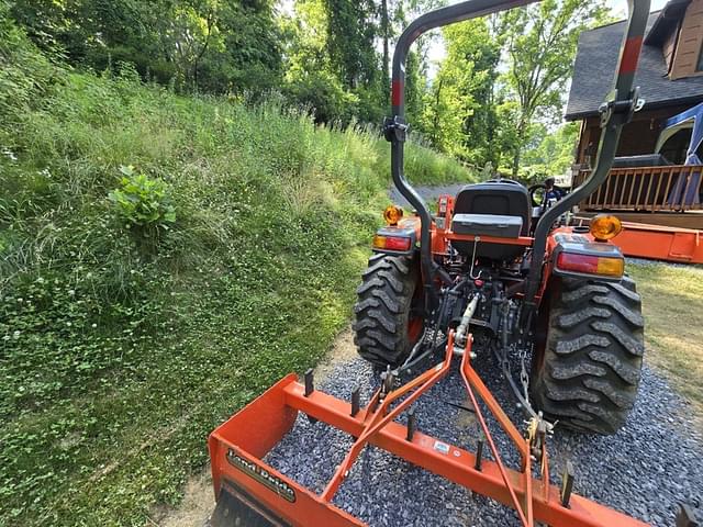 Image of Kubota L3901HST equipment image 4