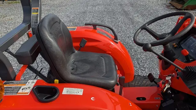 Image of Kubota L3901HST equipment image 2