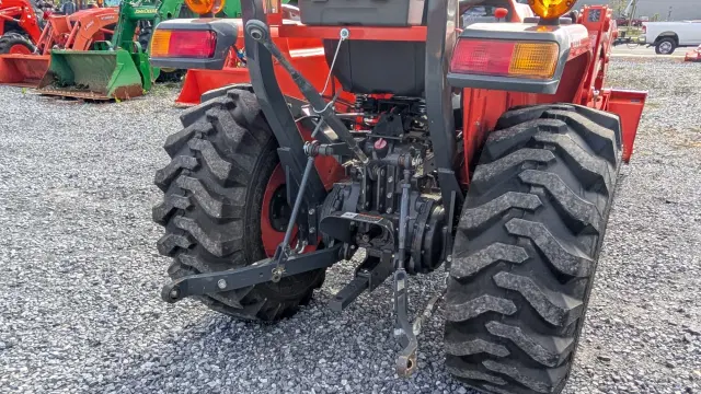 Image of Kubota L3901HST equipment image 1
